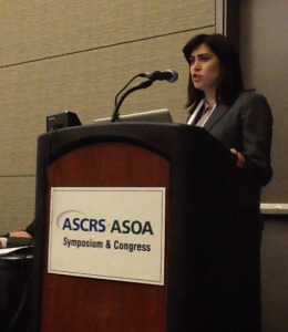 Dr. Ventura presenting research at ASCRS Meeting